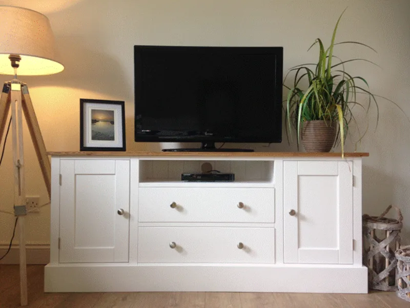 Budget-Friendly TV Cabinets for Modern Living Rooms