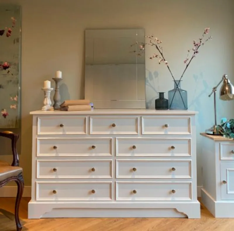 Choosing the Perfect Paint for Your Chest of Drawers