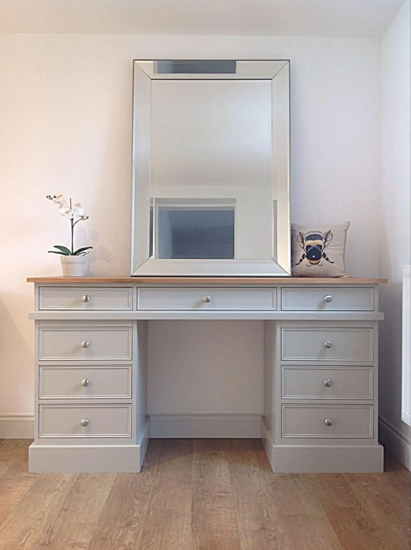 The Top 7 Reasons Why Your Home Needs a Bespoke Dressing Table