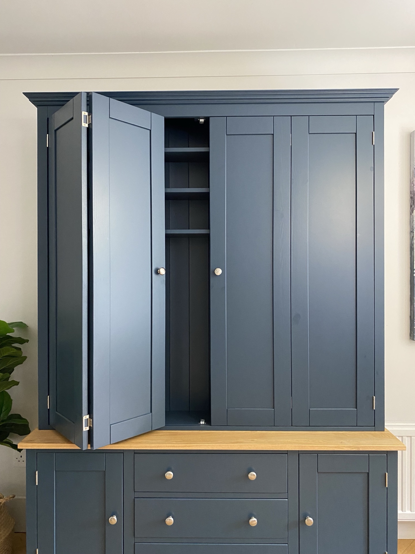 Radwell TV Media Base Unit