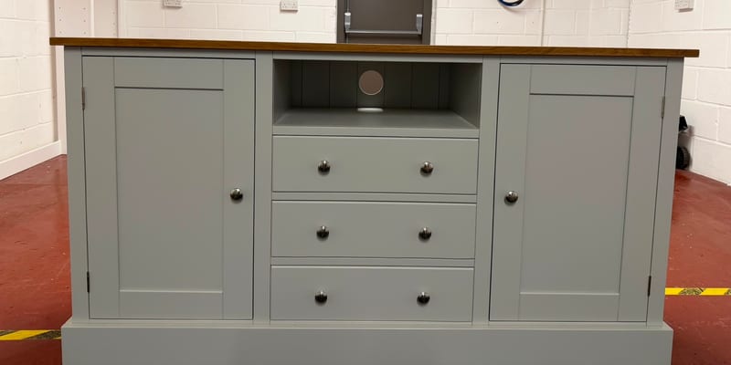 5ft Painted Sideboard / TV Cabinet with a Solid Oak Worktop — image 2